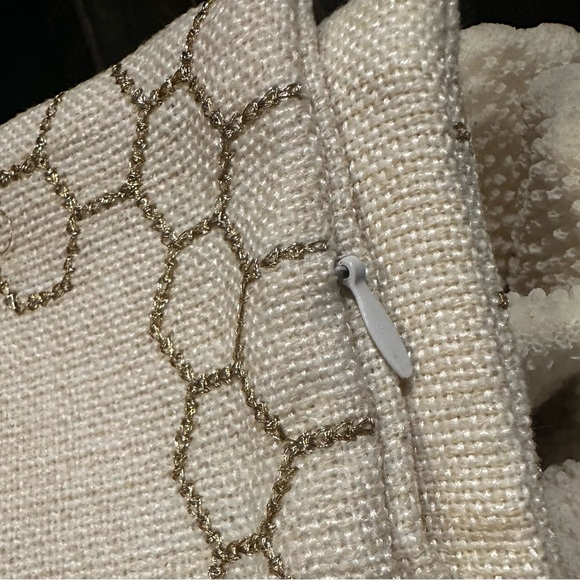 NEW - Timeless and Classic Embroidered Bee Throw Pillow Slip Cover - Picture 2 of 3